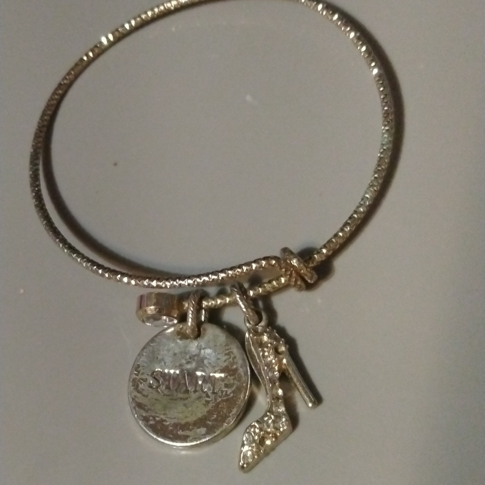 Mary Kay slide charm bracelet gold tone (sku 1241)